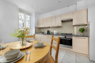 Przestronny Apartament z Balkonem blisko Centrum by Noclegi Renters - 1