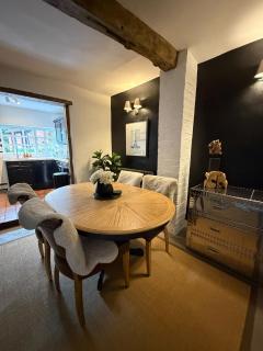 Entire Georgian luxury house - 3 Storey- High St Henley-in-Arden -Two bedrooms-Sleeps 4 people Close to Stratford upon Avon - Warwick - Solihull - NEC - 6