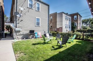Free Parking l Patio and Fire Pit l Near Train, attractions and ORD l Dog Friendly - 8