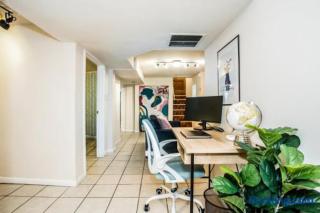 Free Parking l Patio and Fire Pit l Near Train, attractions and ORD l Dog Friendly - 7