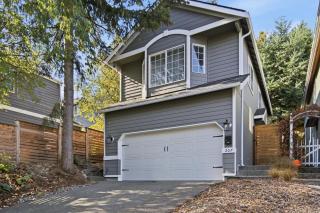 Central Retreat w Fireplace, Garden & Parking - 6