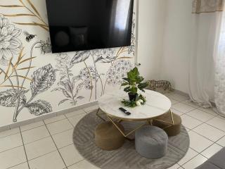 Ti Kaz Doudou T2, sea view and cozy garden - 4