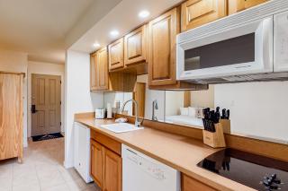 Cozy mountain studio near skiing & town with fast WiFi shared pools & patio - 1