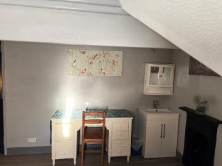 Spacious 4-bedroom Duplex Flat I Near Town Center & Shops - 3