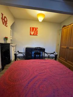 Spacious 4-bedroom Duplex Flat I Near Town Center & Shops - 2