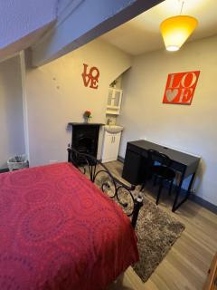 Spacious 4-bedroom Duplex Flat I Near Town Center & Shops - 1