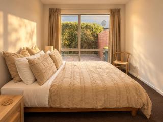 Central Merivale - Private Courtyard - Parking - 9