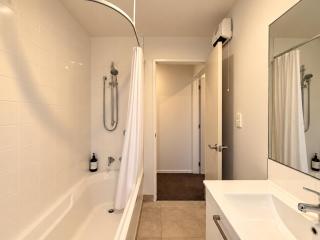 Central Merivale - Private Courtyard - Parking - 1