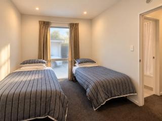 Central Merivale - Private Courtyard - Parking - 6
