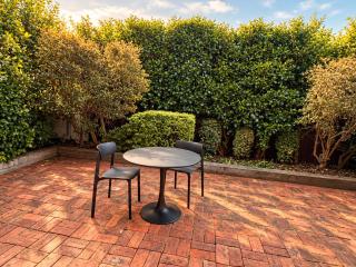 Central Merivale - Private Courtyard - Parking - 8