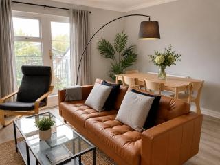 Modern and Spacious Apt6 - sleeps 6 - free parking - 6