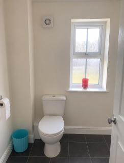Bright 2-bed Home with Garden & Conservatory. - 4