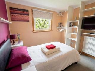 Private Room, Free WI-FI & parking - A - 5