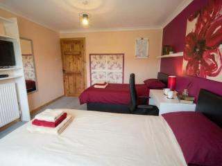 Private Room, Free WI-FI & parking - A - 6
