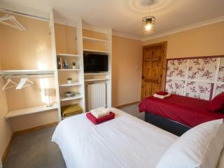 Private Room, Free WI-FI & parking - A - 7