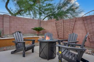 Rustic Desert Retreat Pool Fire Pit Pets - 6