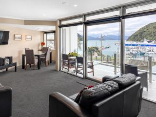 Oxleys 205 one bedroom with sea views - 6