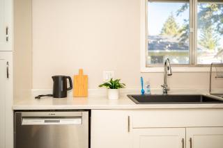 Charming 2BR Home Winnipeg - U of M & Stadium - Free Parking - 6