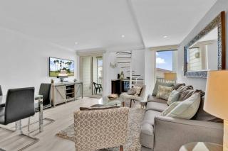Modern Beach View Apartment with Resort Amenities - 9