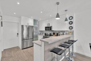 Modern Beach View Apartment with Resort Amenities - 6