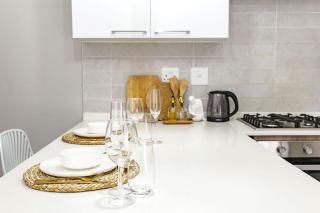 La Vida Stylish One-Bedroom Apartment - 1