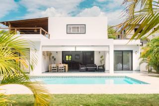 Las Terrenas - Private 4-Bedroom Villa with Pool, 7-Minute Walk to Beach Town - 0