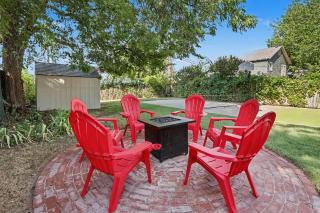 Historic 1918 Home Pickleball Court, Sleeps 12 - 7