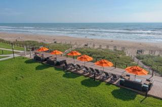 Beachfront Resort Retreat, 3 Pools and Beach Access - 8