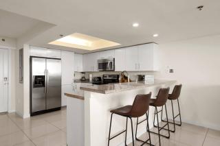 Beachfront Resort Retreat, 3 Pools and Beach Access - 3