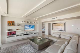 Luxurious and Spacious Condo with Beach View - 6