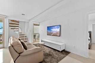 Beachside Getaway 3BR Condo with Ocean View Balcony - 8