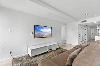 Beachside Getaway 3BR Condo with Ocean View Balcony - 5