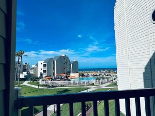 Beachside Getaway, 2BR Condo with Ocean View Balcony - 0