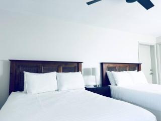 Beachside Getaway, 2BR Condo with Ocean View Balcony - 1