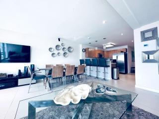 Luxurious Beachside Condo with Amazing Ocean Views - 3
