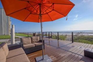 Beachfront Paradise with Resort Amenities - 2