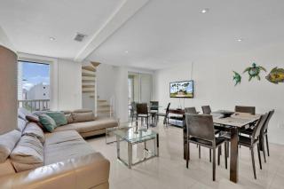 Island Paradise with Ocean Views and Resort Amenities - 0