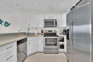 Island Paradise with Ocean Views and Resort Amenities - 9