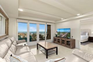 Luxurious Beachfront Condo - Amazing Ocean View - 0