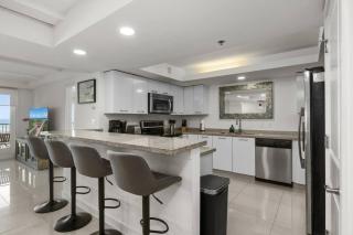 Luxurious Beachfront Condo - Amazing Ocean View - 1