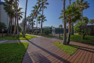 Luxurious Retreat Condo with Pool and Beach Access - 5