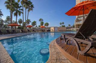 Luxurious Retreat Condo with Pool and Beach Access - 4
