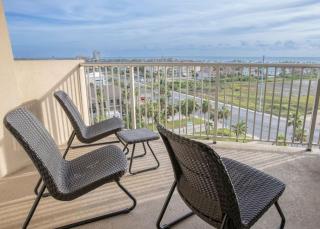 Luxurious Retreat Condo with Pool and Beach Access - 1