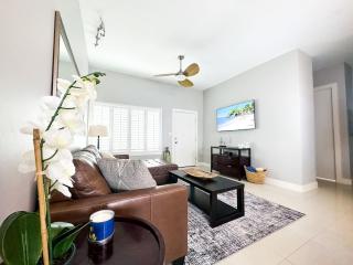 Beach Side Condo, BBQ Grill and Heated Pool - 0