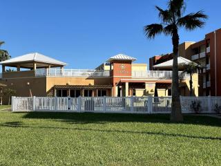 Beach Side Condo, BBQ Grill and Heated Pool - 8