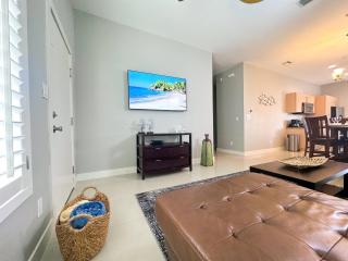 Beach Side Condo, BBQ Grill and Heated Pool - 4