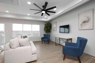 Charming Family-Friendly Home Close to Shopping - 8