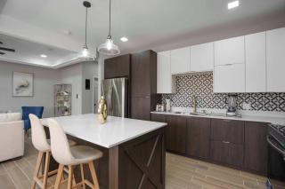 Charming Family-Friendly Home Close to Shopping - 3