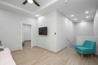 Charming Family-Friendly Home Close to Shopping - 1