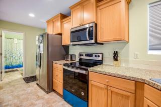 RJD Beachside Vacation Home A - 3